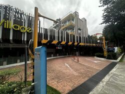 East Village (D16), Retail #585994121